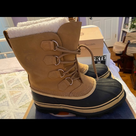SOREL Snow Boots - Picture 1 of 6